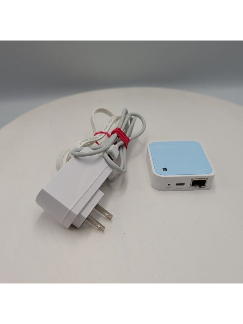 TP‑LINK TL‑WR802N 300Mbps Wireless N Nano Router Travel Size Used White